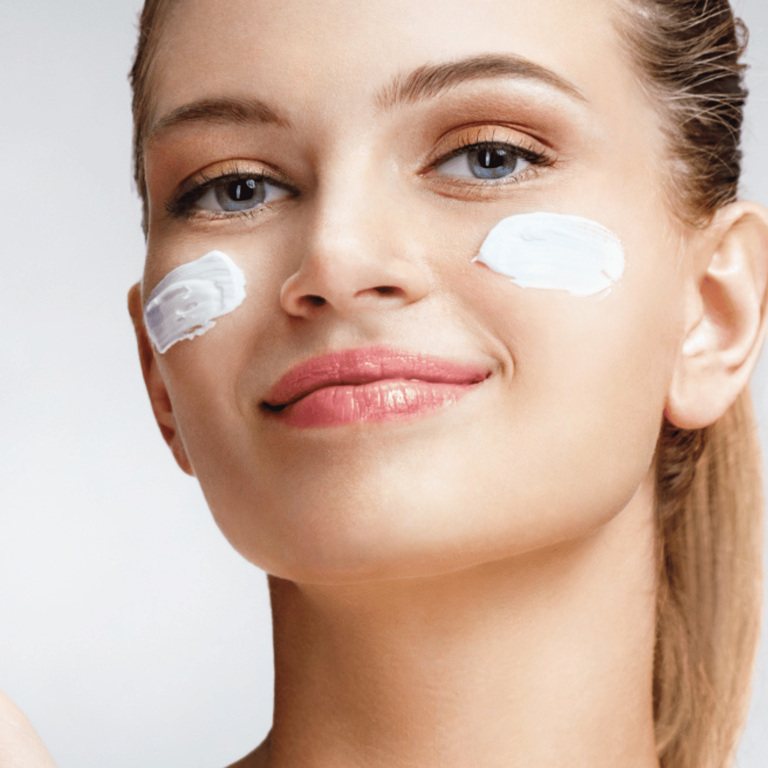 SUN DEFENSE SPF50+ / Protector solar + 3 muestras de sérum GRATIS 🎁